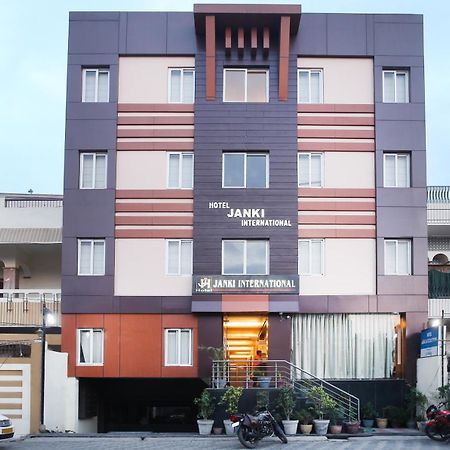Hotel Janki International 3 Km From Kashi Vishwanath Temple Free Pickup From Railway Station Варанаси Екстериор снимка