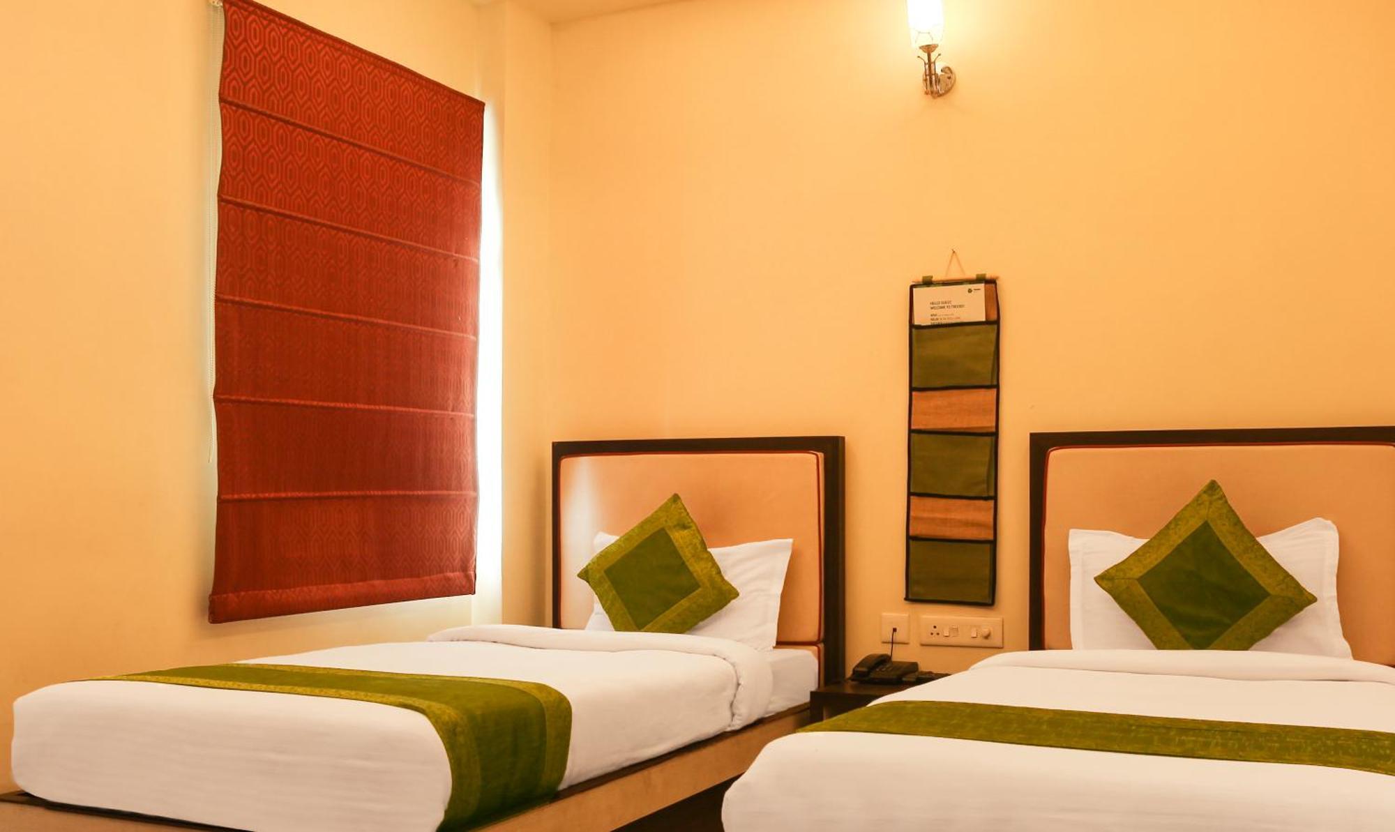 Hotel Janki International 3 Km From Kashi Vishwanath Temple Free Pickup From Railway Station Варанаси Екстериор снимка