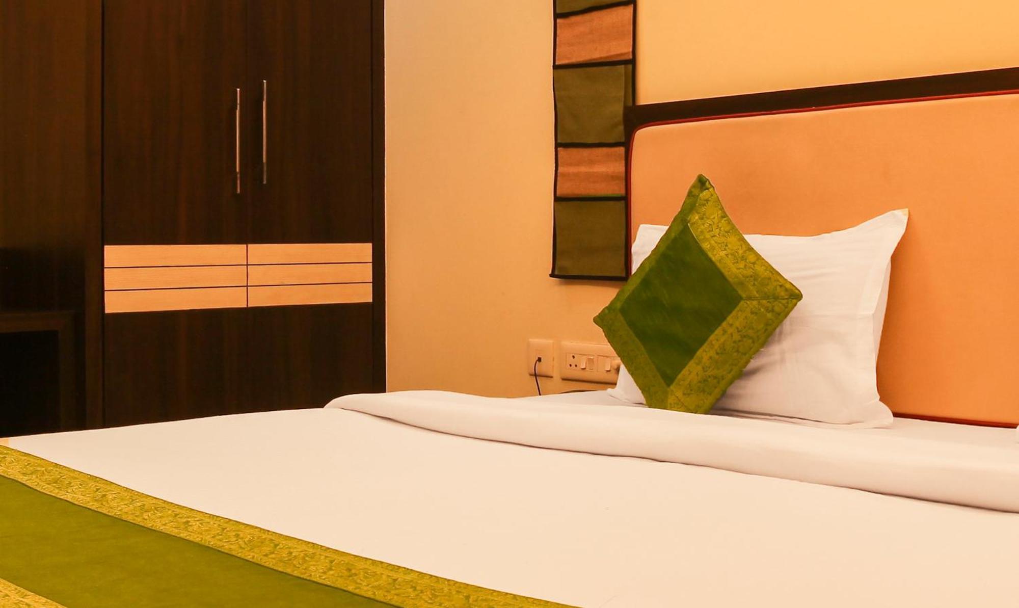 Hotel Janki International 3 Km From Kashi Vishwanath Temple Free Pickup From Railway Station Варанаси Екстериор снимка