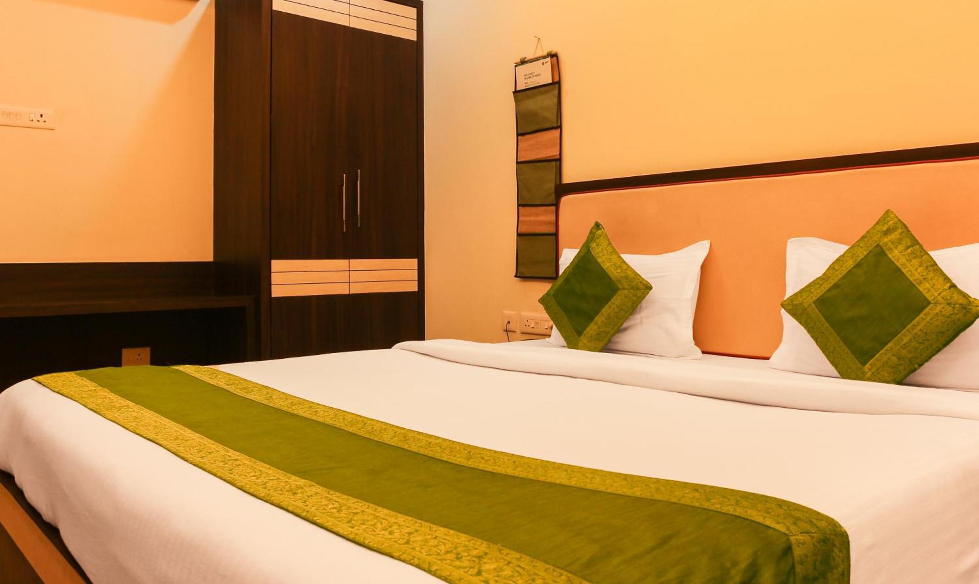 Hotel Janki International 3 Km From Kashi Vishwanath Temple Free Pickup From Railway Station Варанаси Екстериор снимка