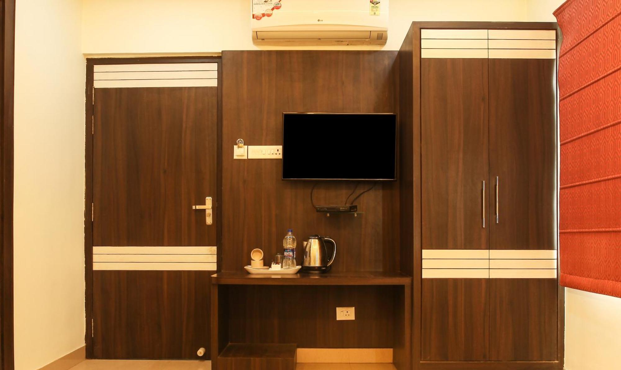 Hotel Janki International 3 Km From Kashi Vishwanath Temple Free Pickup From Railway Station Варанаси Екстериор снимка