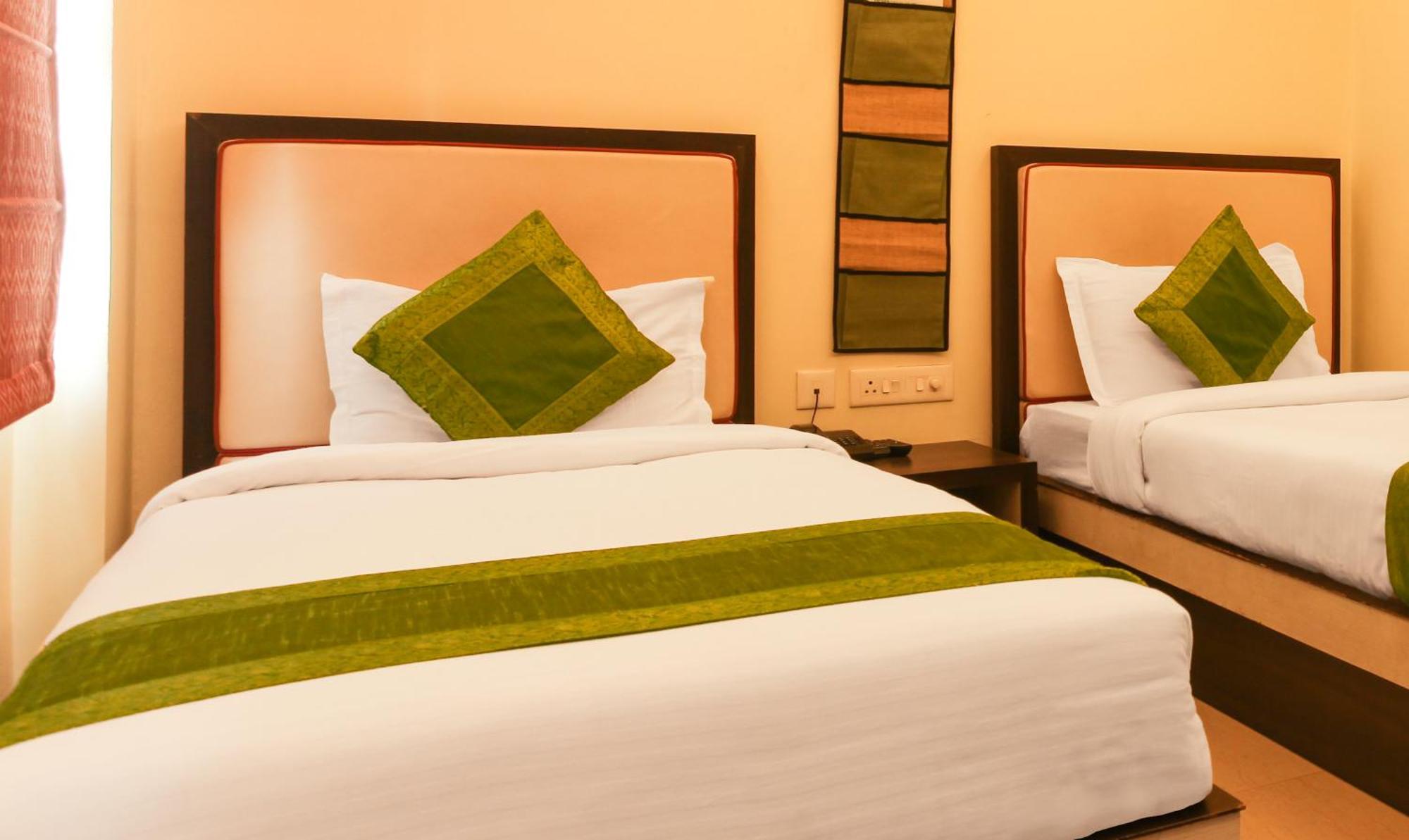 Hotel Janki International 3 Km From Kashi Vishwanath Temple Free Pickup From Railway Station Варанаси Екстериор снимка