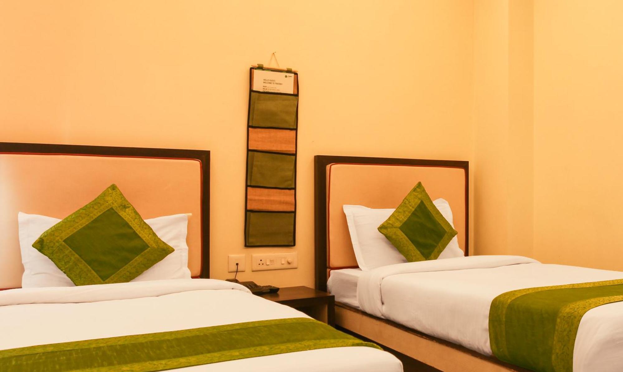 Hotel Janki International 3 Km From Kashi Vishwanath Temple Free Pickup From Railway Station Варанаси Екстериор снимка