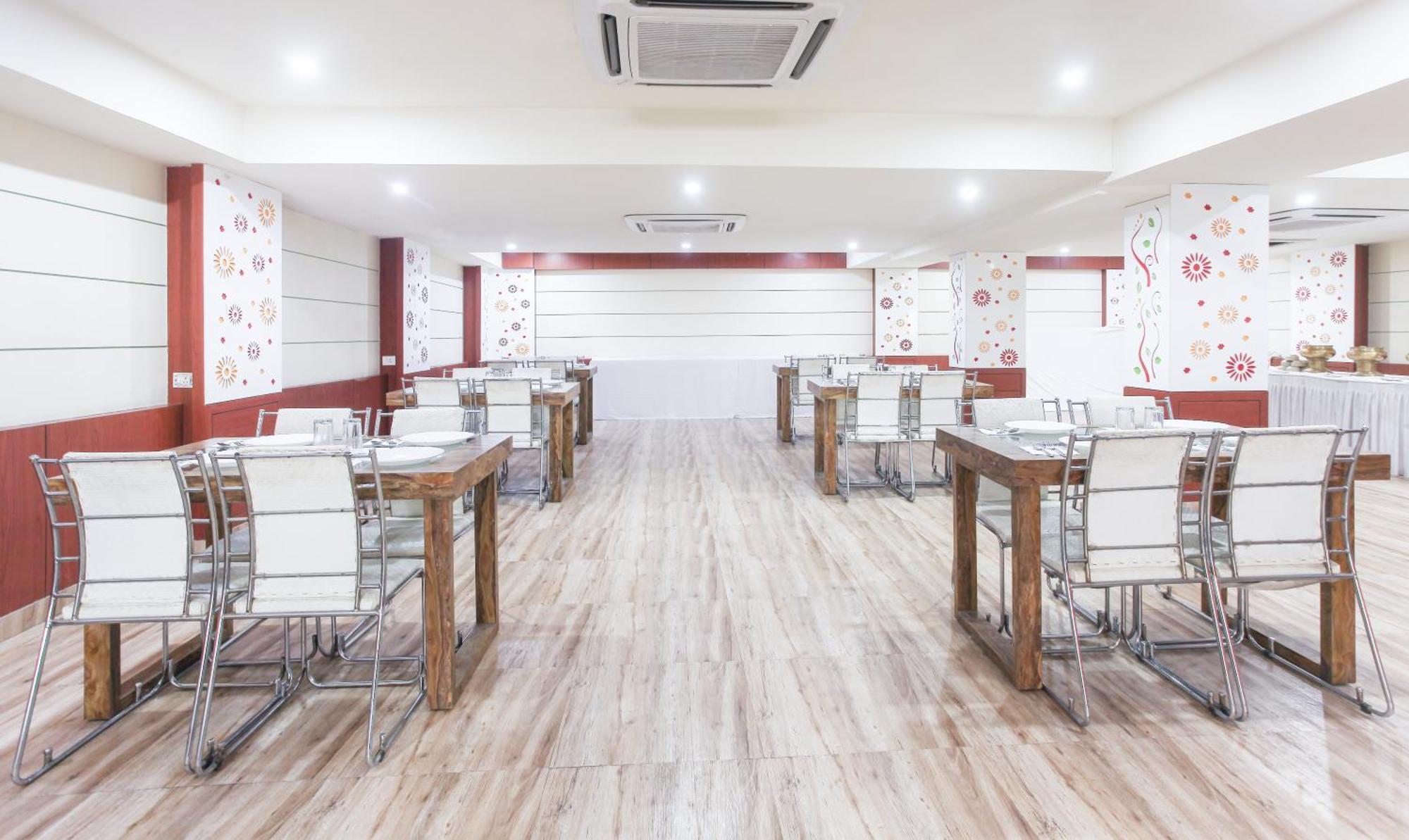 Hotel Janki International 3 Km From Kashi Vishwanath Temple Free Pickup From Railway Station Варанаси Екстериор снимка