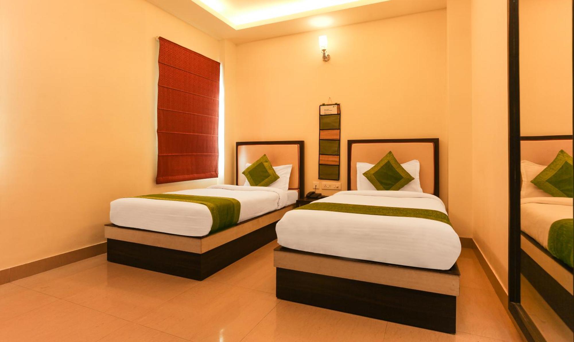 Hotel Janki International 3 Km From Kashi Vishwanath Temple Free Pickup From Railway Station Варанаси Екстериор снимка