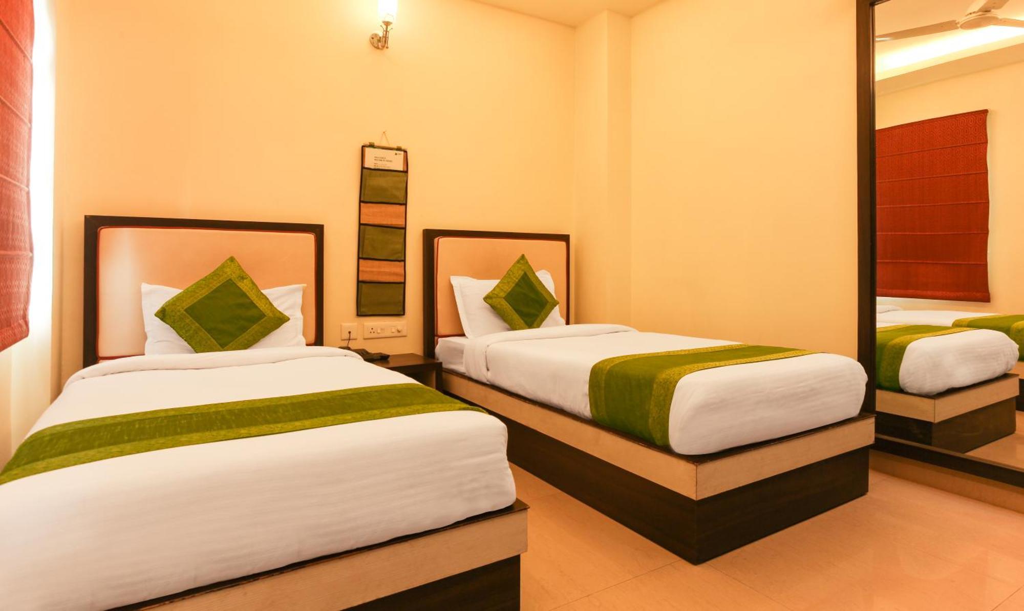 Hotel Janki International 3 Km From Kashi Vishwanath Temple Free Pickup From Railway Station Варанаси Екстериор снимка