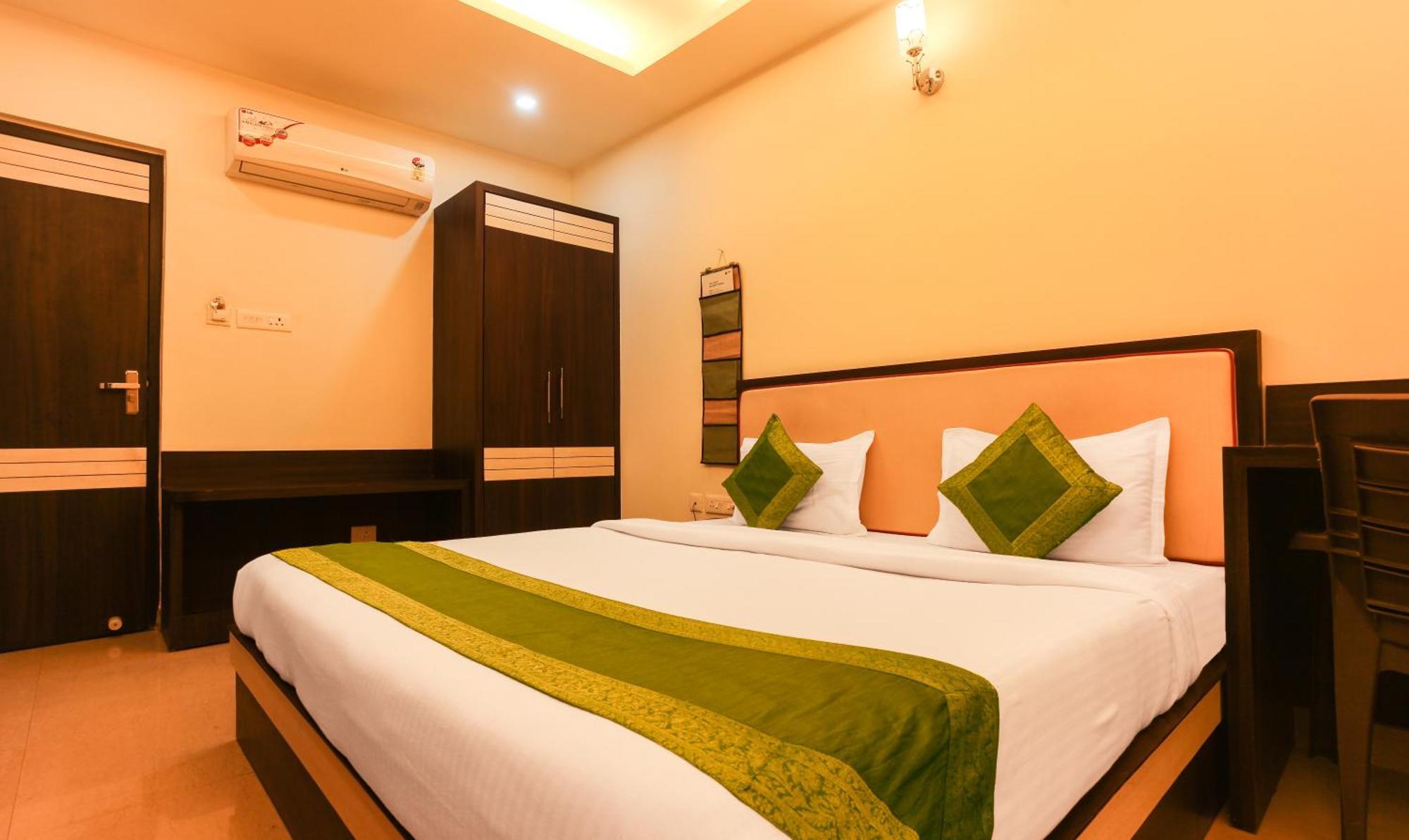 Hotel Janki International 3 Km From Kashi Vishwanath Temple Free Pickup From Railway Station Варанаси Екстериор снимка