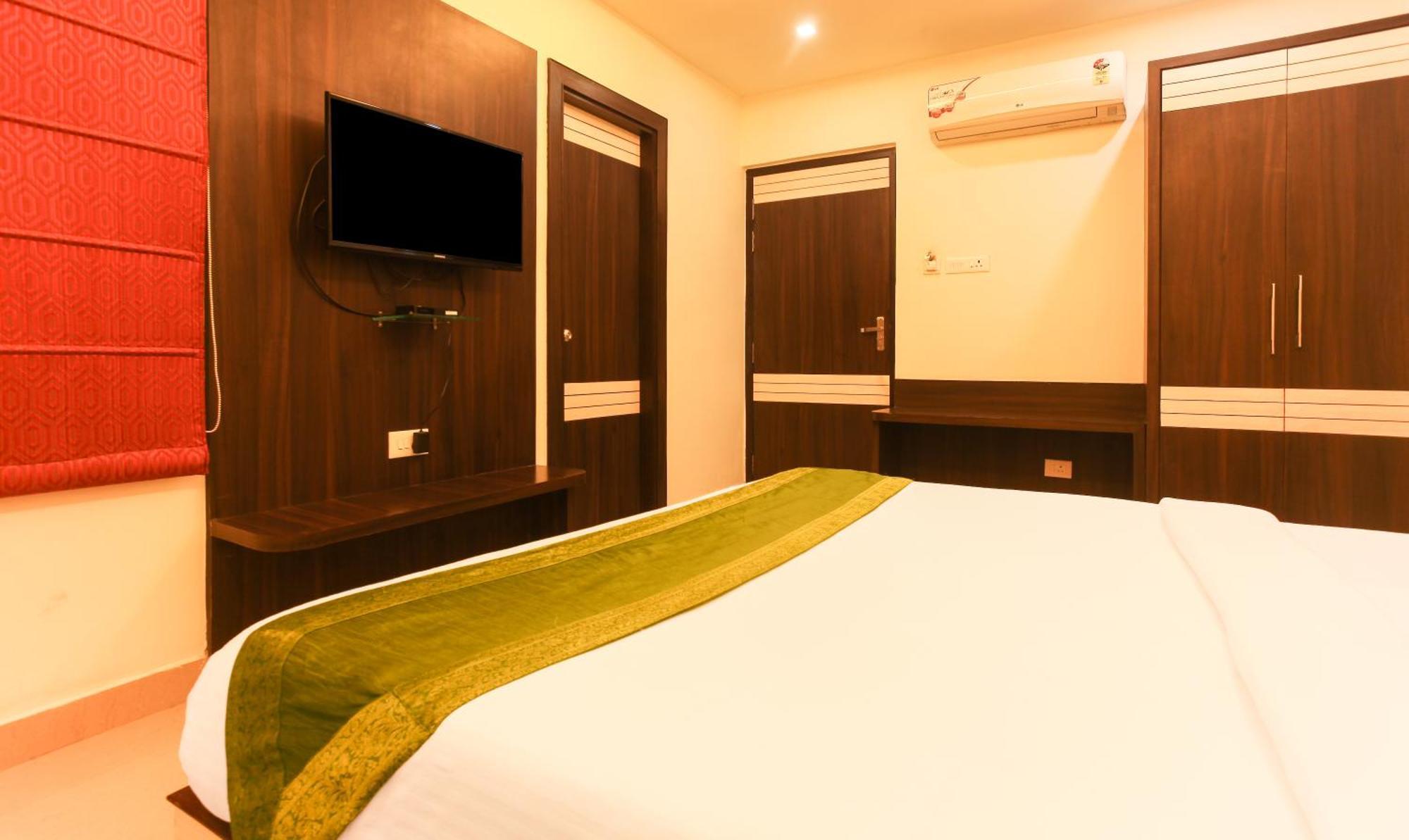 Hotel Janki International 3 Km From Kashi Vishwanath Temple Free Pickup From Railway Station Варанаси Екстериор снимка