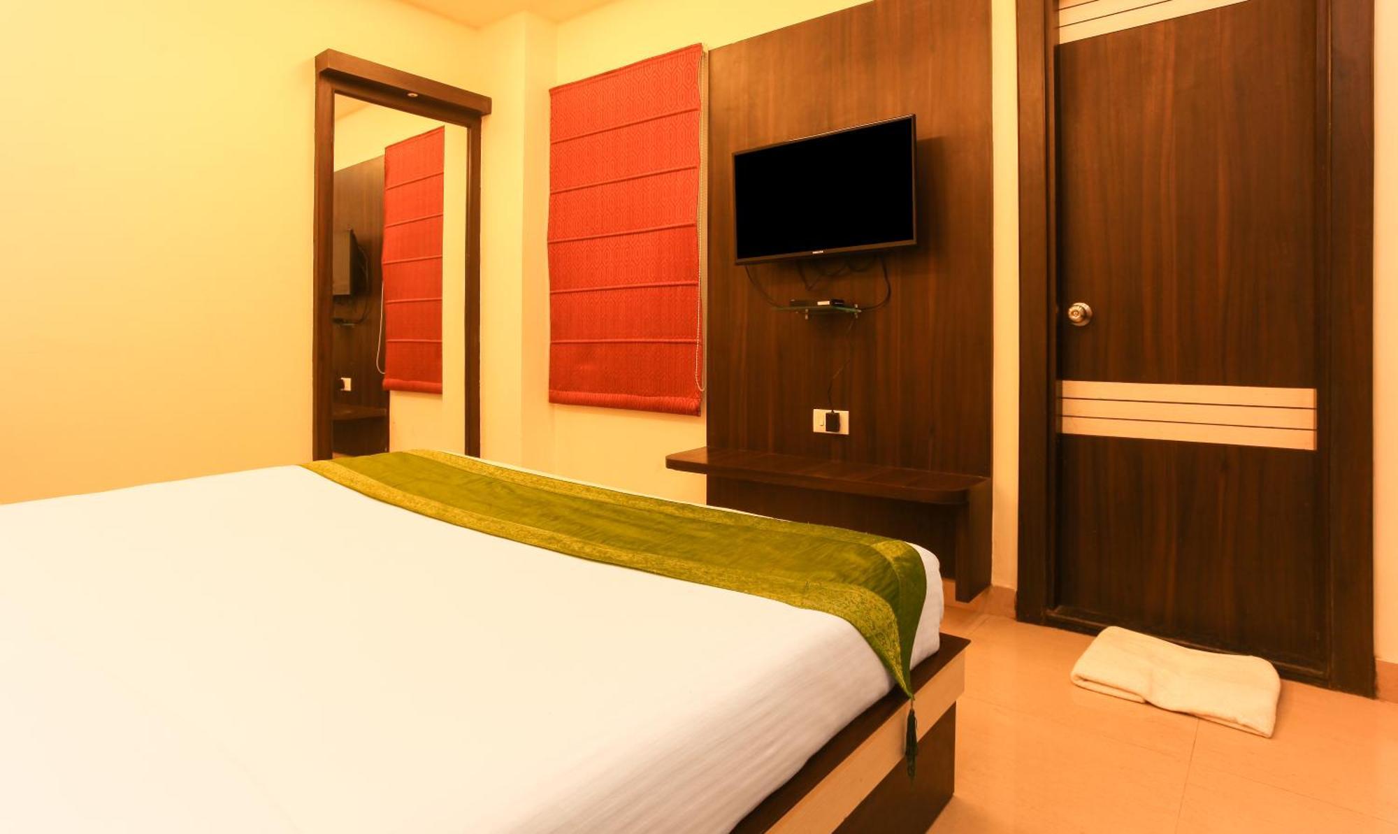 Hotel Janki International 3 Km From Kashi Vishwanath Temple Free Pickup From Railway Station Варанаси Екстериор снимка