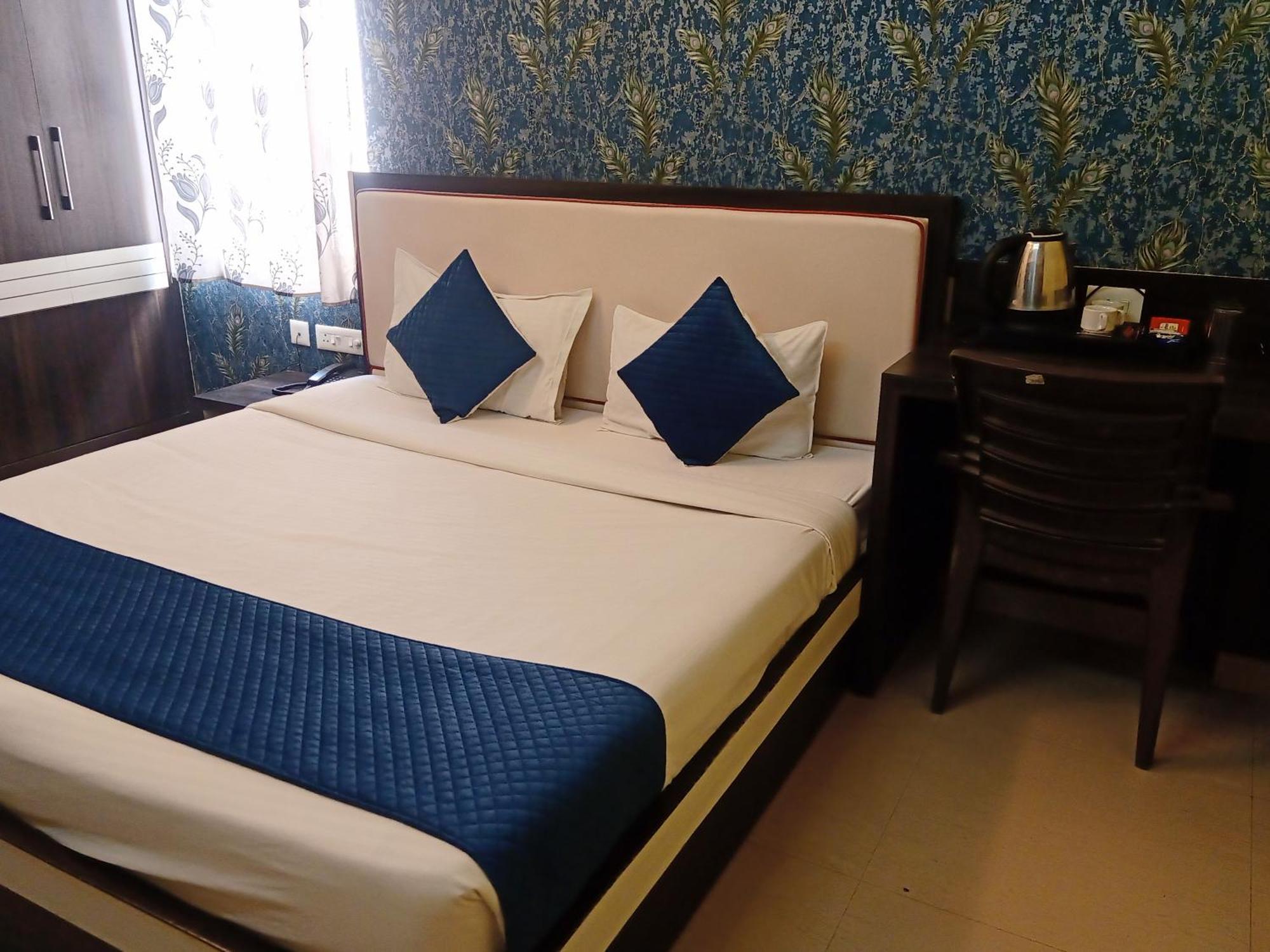 Hotel Janki International 3 Km From Kashi Vishwanath Temple Free Pickup From Railway Station Варанаси Екстериор снимка