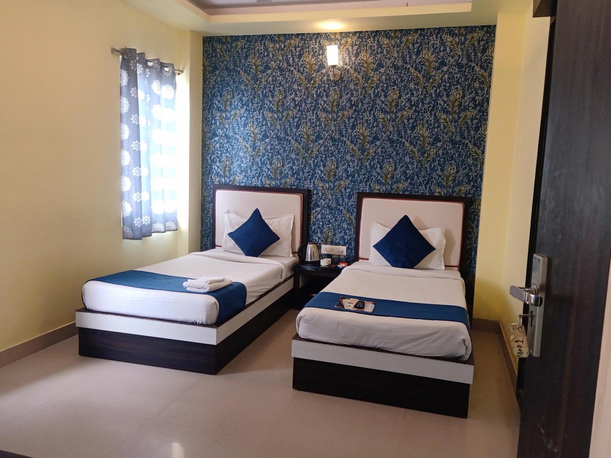 Hotel Janki International 3 Km From Kashi Vishwanath Temple Free Pickup From Railway Station Варанаси Екстериор снимка