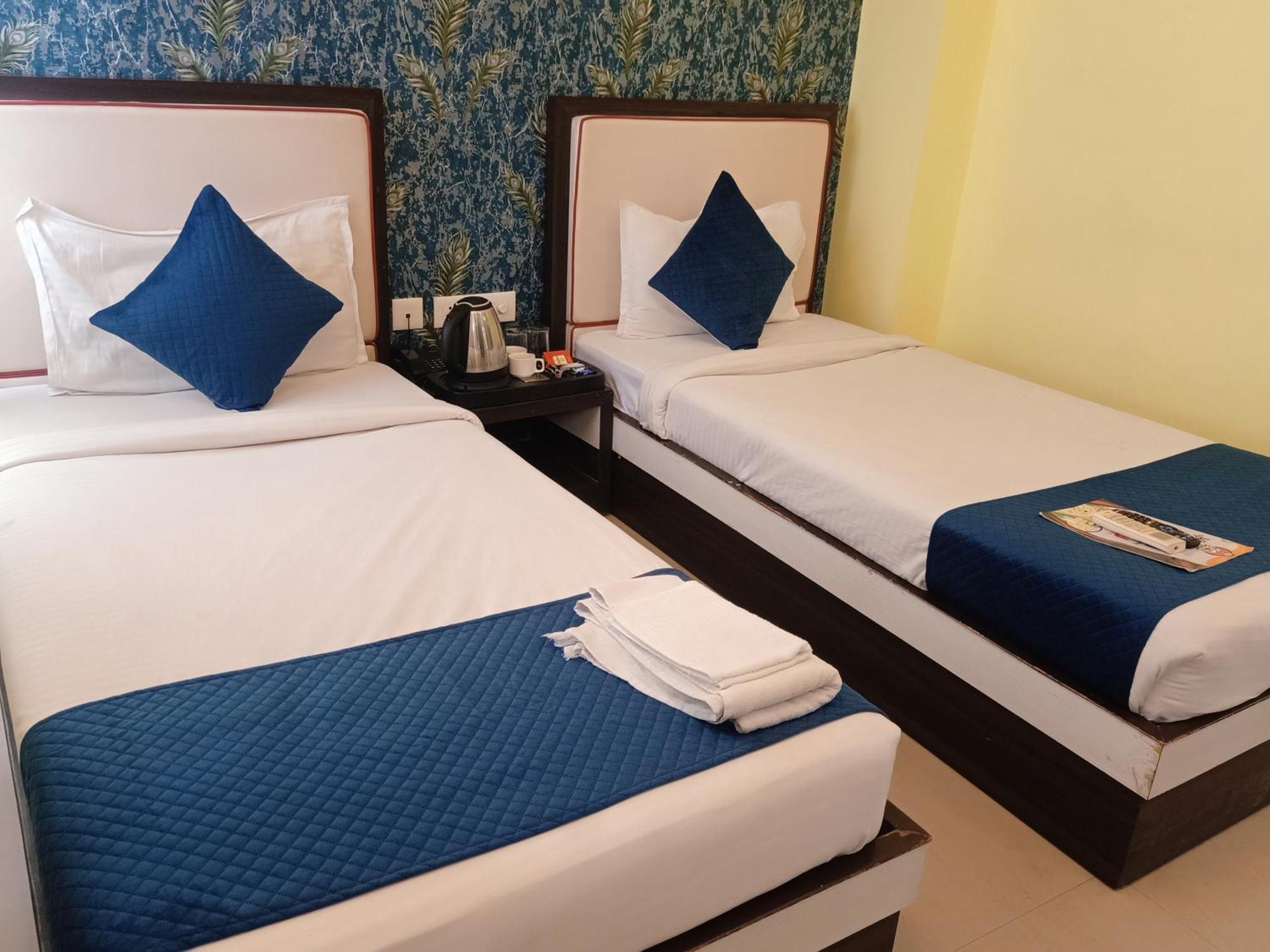 Hotel Janki International 3 Km From Kashi Vishwanath Temple Free Pickup From Railway Station Варанаси Екстериор снимка