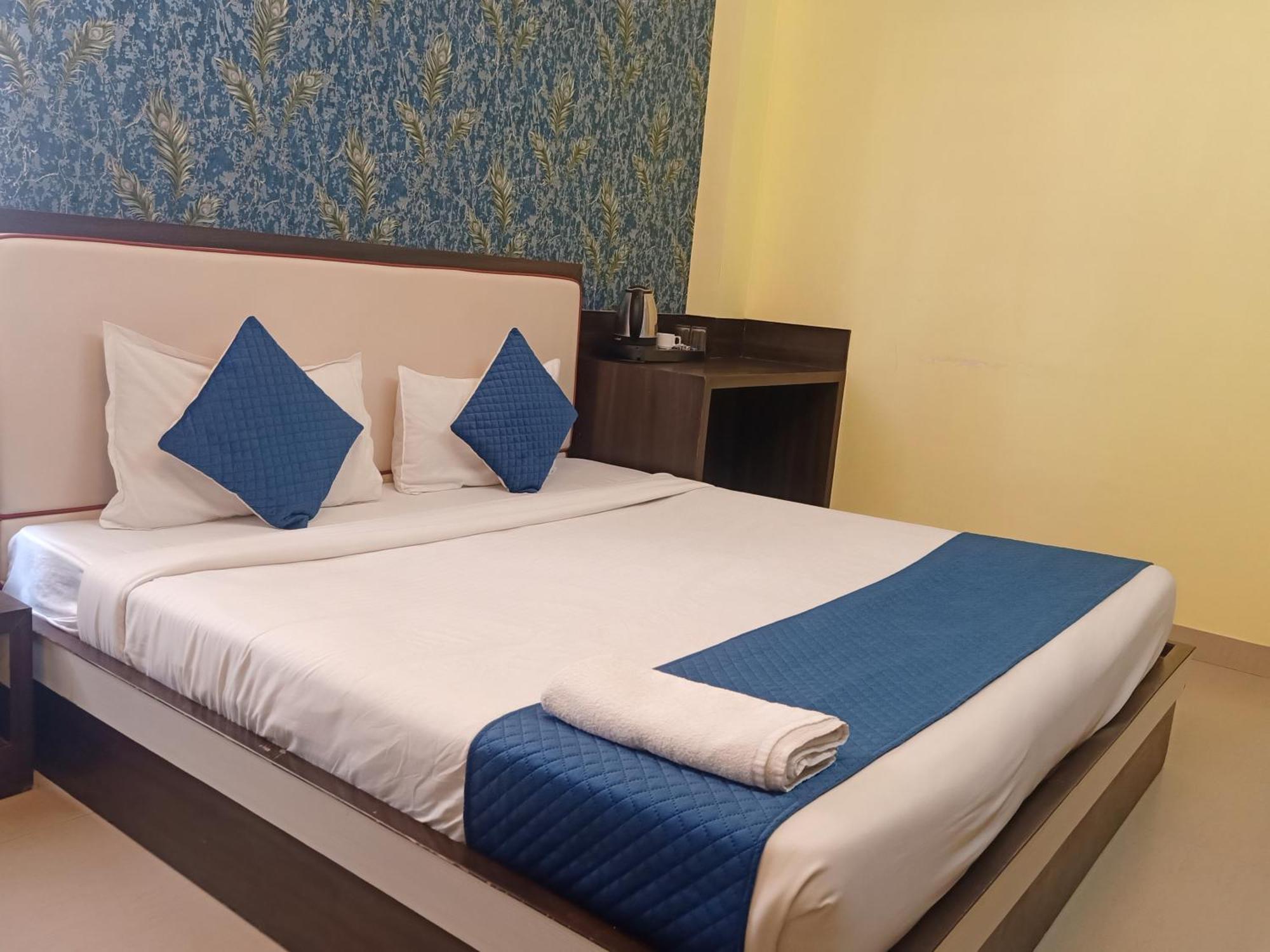 Hotel Janki International 3 Km From Kashi Vishwanath Temple Free Pickup From Railway Station Варанаси Екстериор снимка