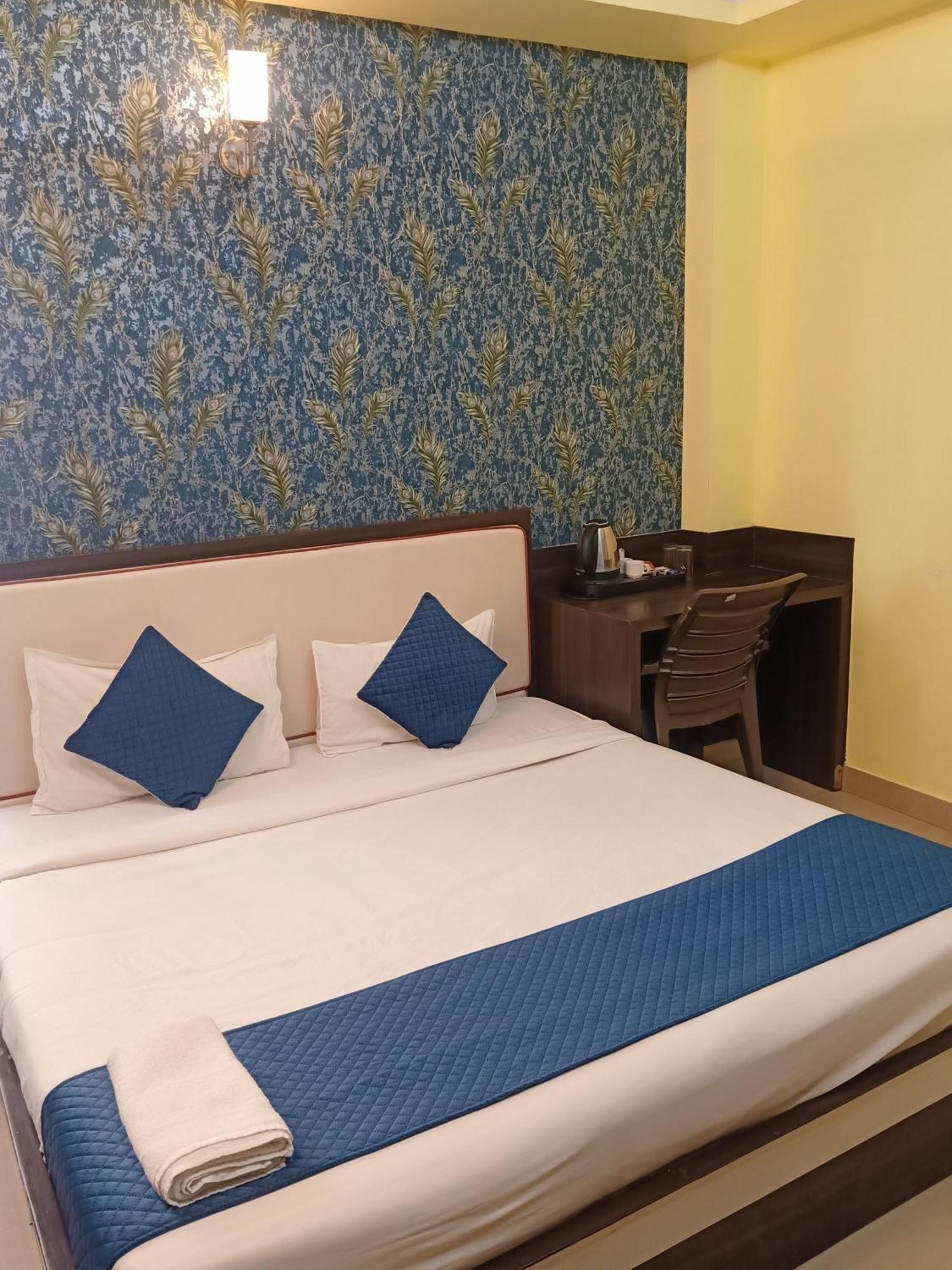 Hotel Janki International 3 Km From Kashi Vishwanath Temple Free Pickup From Railway Station Варанаси Екстериор снимка