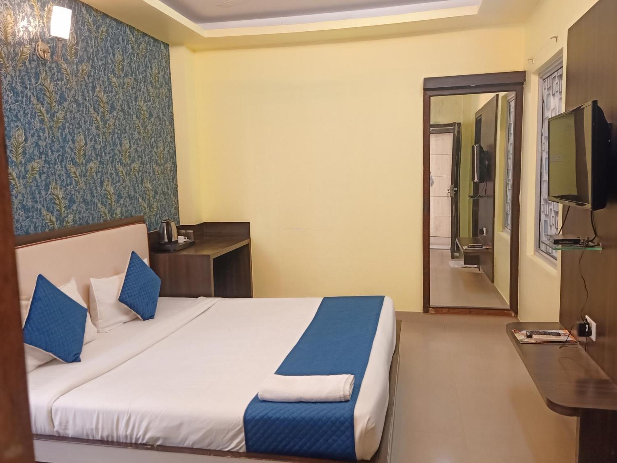 Hotel Janki International 3 Km From Kashi Vishwanath Temple Free Pickup From Railway Station Варанаси Екстериор снимка