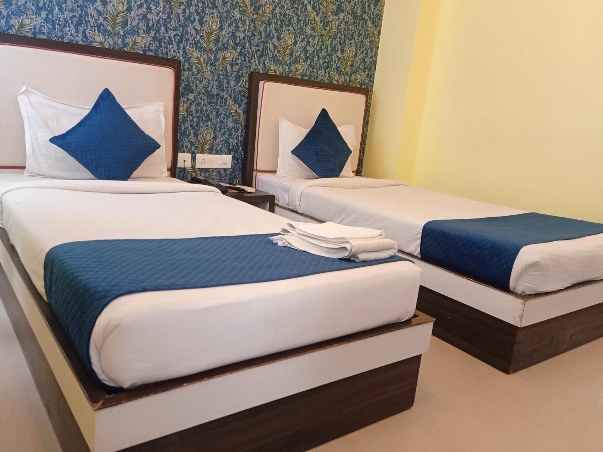 Hotel Janki International 3 Km From Kashi Vishwanath Temple Free Pickup From Railway Station Варанаси Екстериор снимка