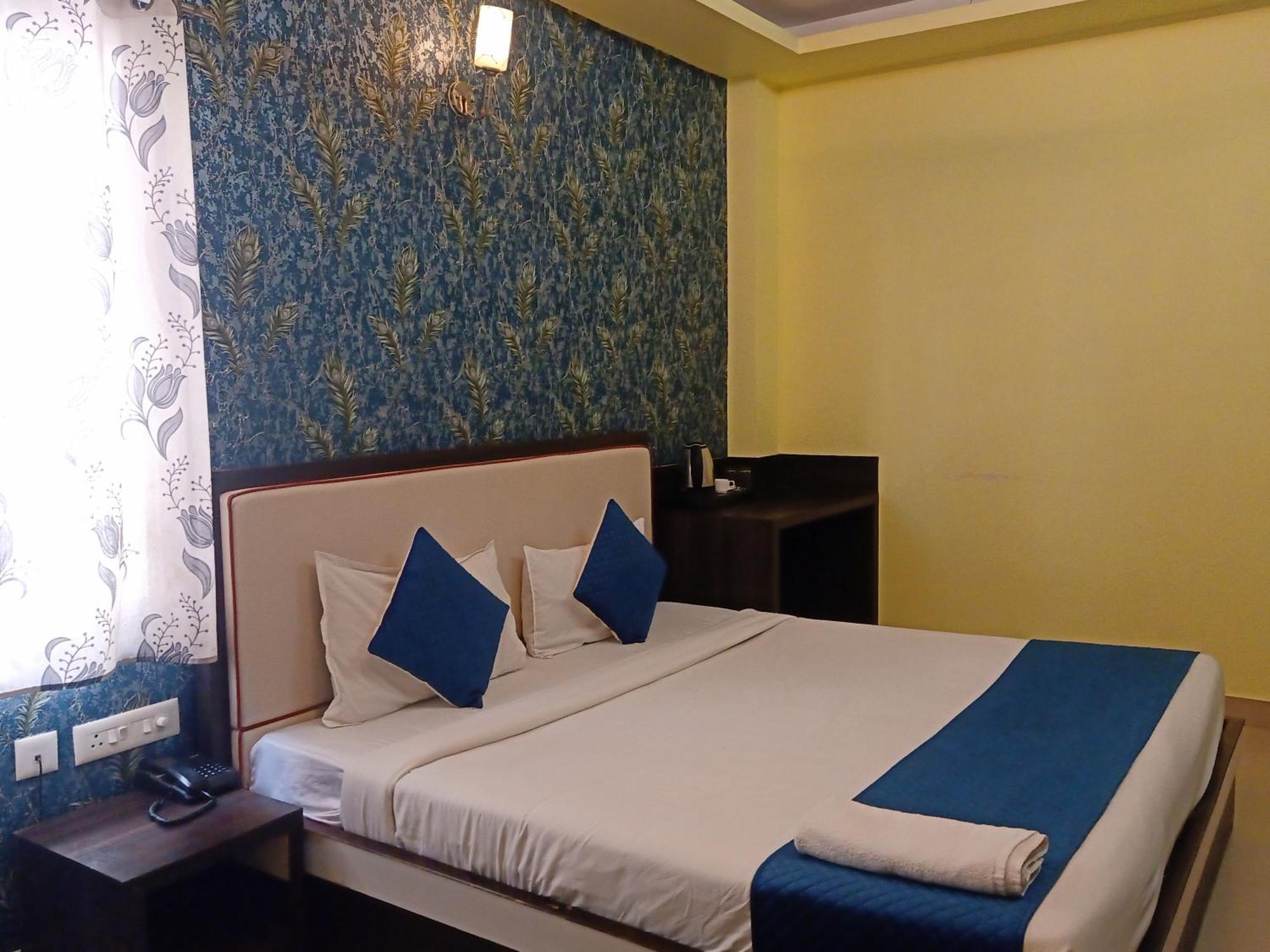 Hotel Janki International 3 Km From Kashi Vishwanath Temple Free Pickup From Railway Station Варанаси Екстериор снимка